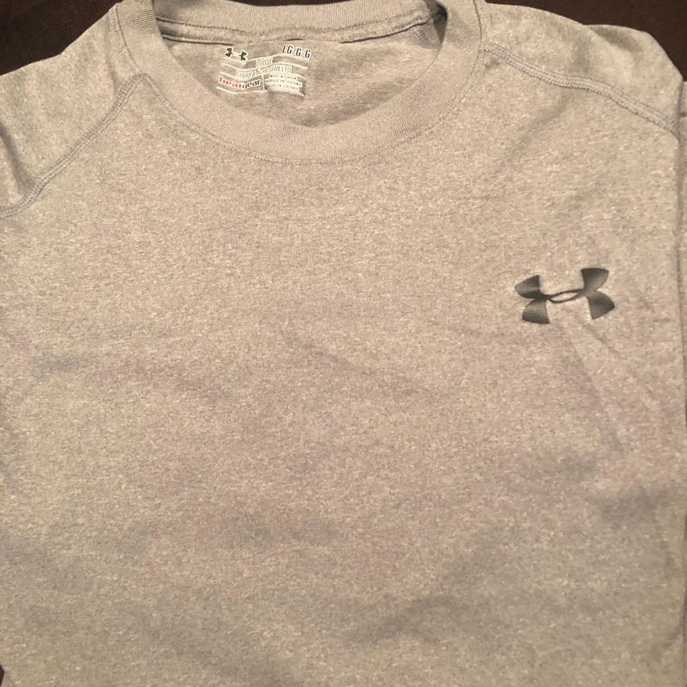 Under Armour Large Loose Fit Heat Gear Shirt